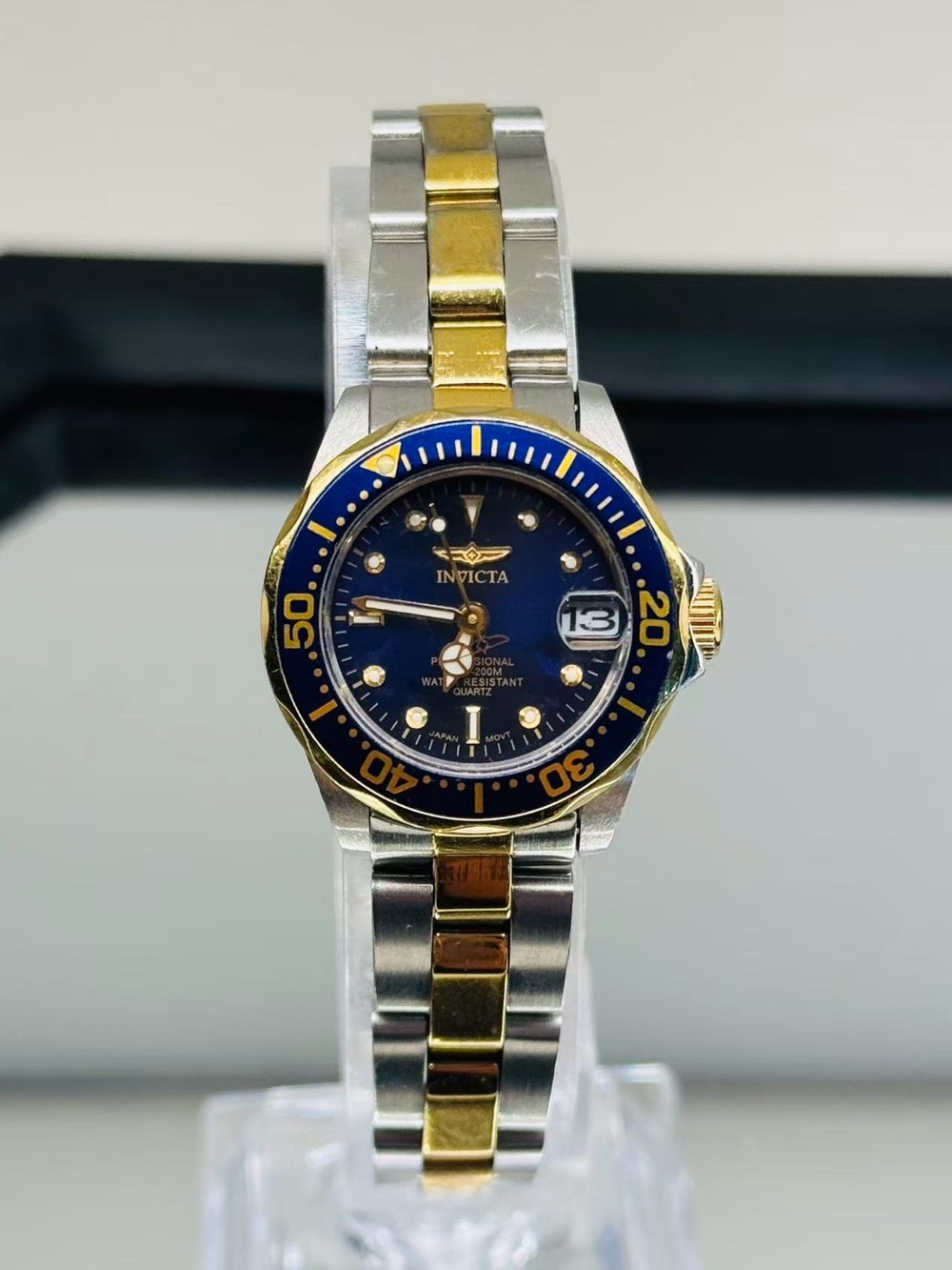 Vintage Invicta Pro Diver Women’s Quartz Watch Blue Dial 24mm New Battery Runs